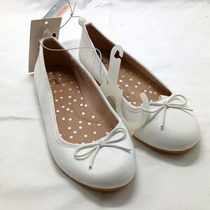 Girls Cat & Jack ballerina flats shoes. White. New with tags. Size 1,2. S122